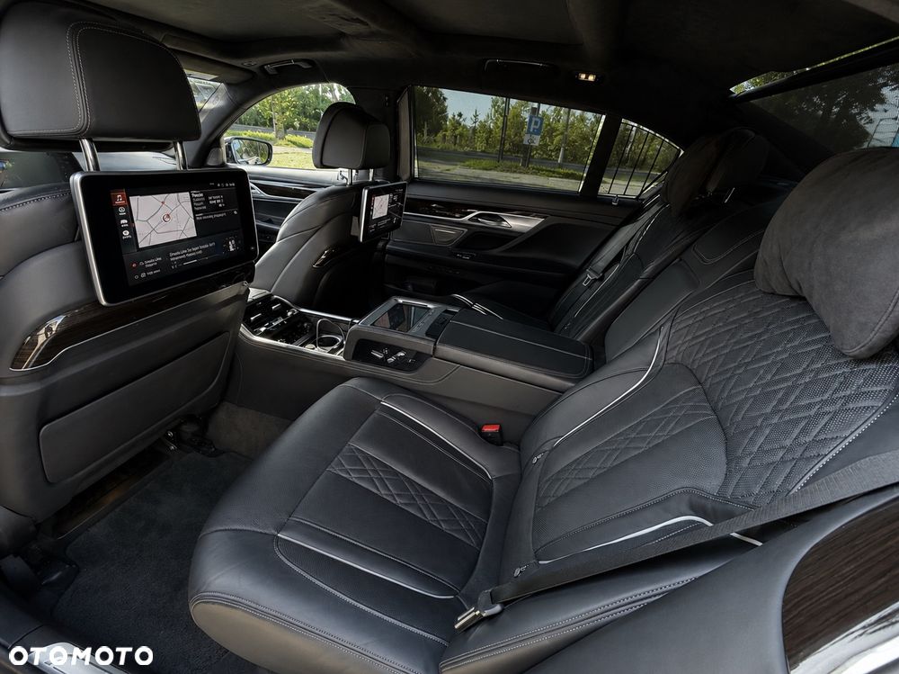 BMW Seria 7 750Li xDrive - 15
