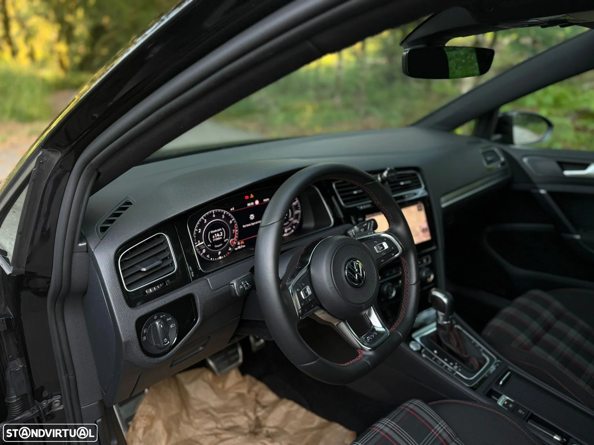 VW Golf 2.0 TSI GTI DSG - 22
