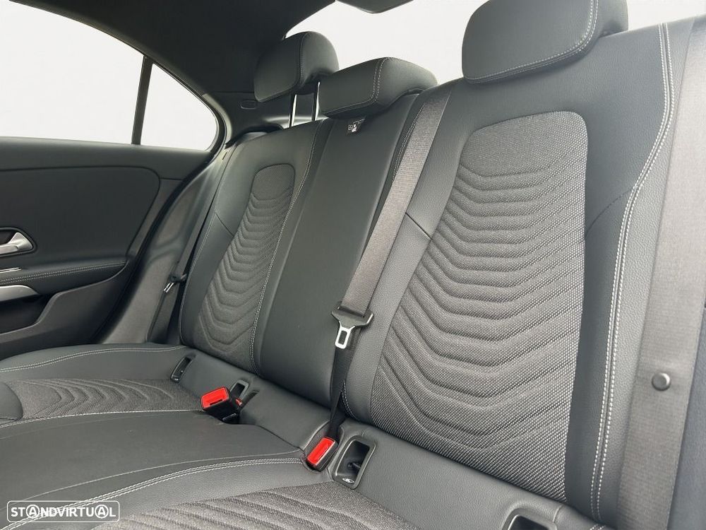 Mercedes-Benz A 180 d — fotografia 14