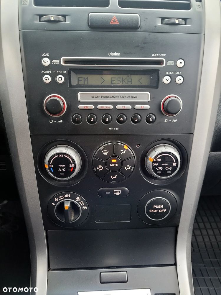 Suzuki Grand Vitara 2.0 Comfort + - 17