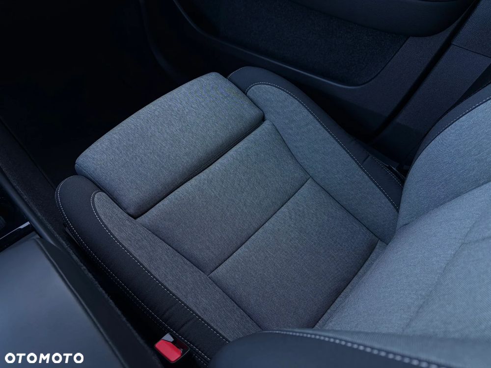 Volvo XC 40 B3 Plus Dark - 20