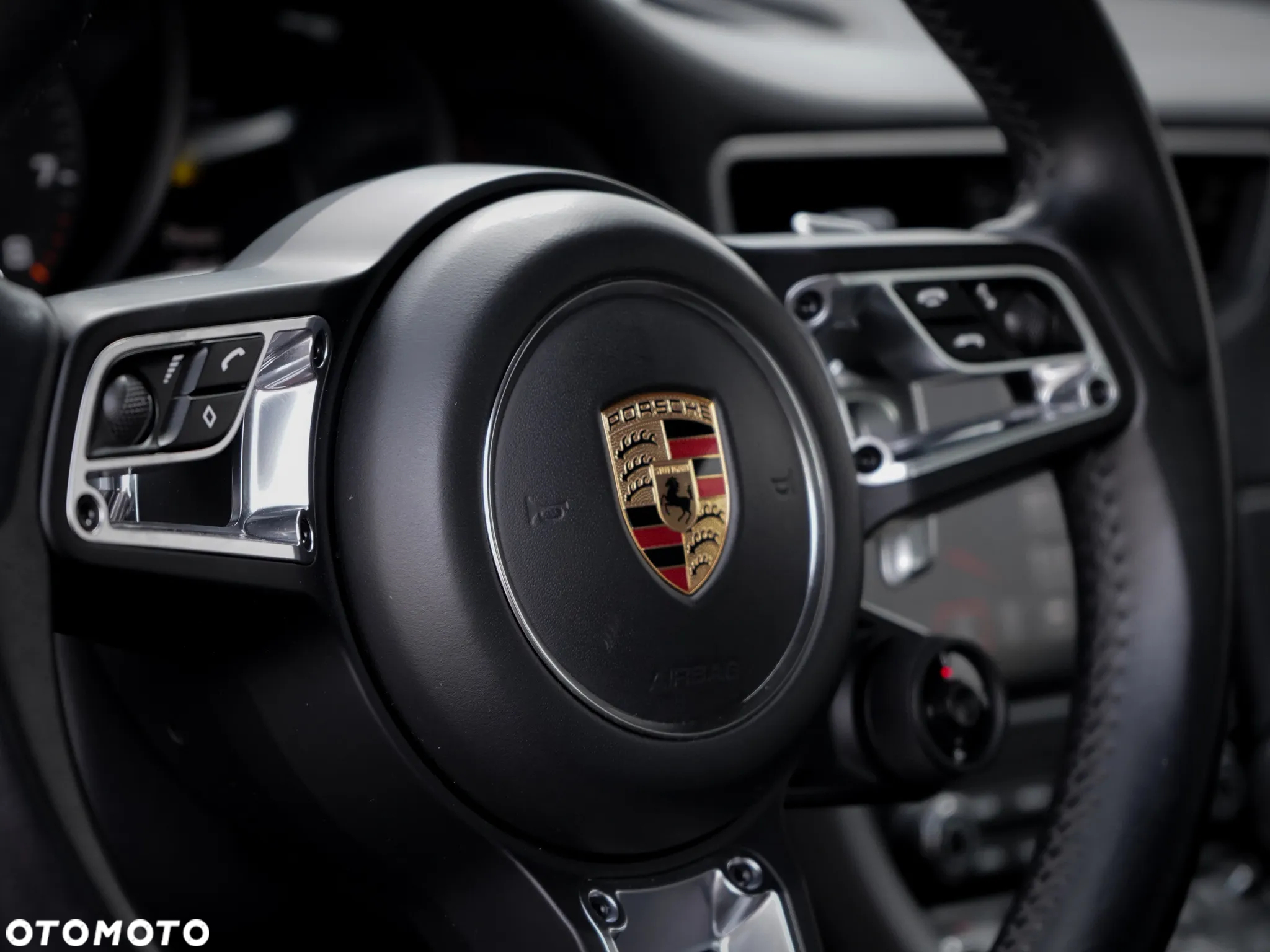 Porsche 911 Carrera 4 GTS PDK - 17