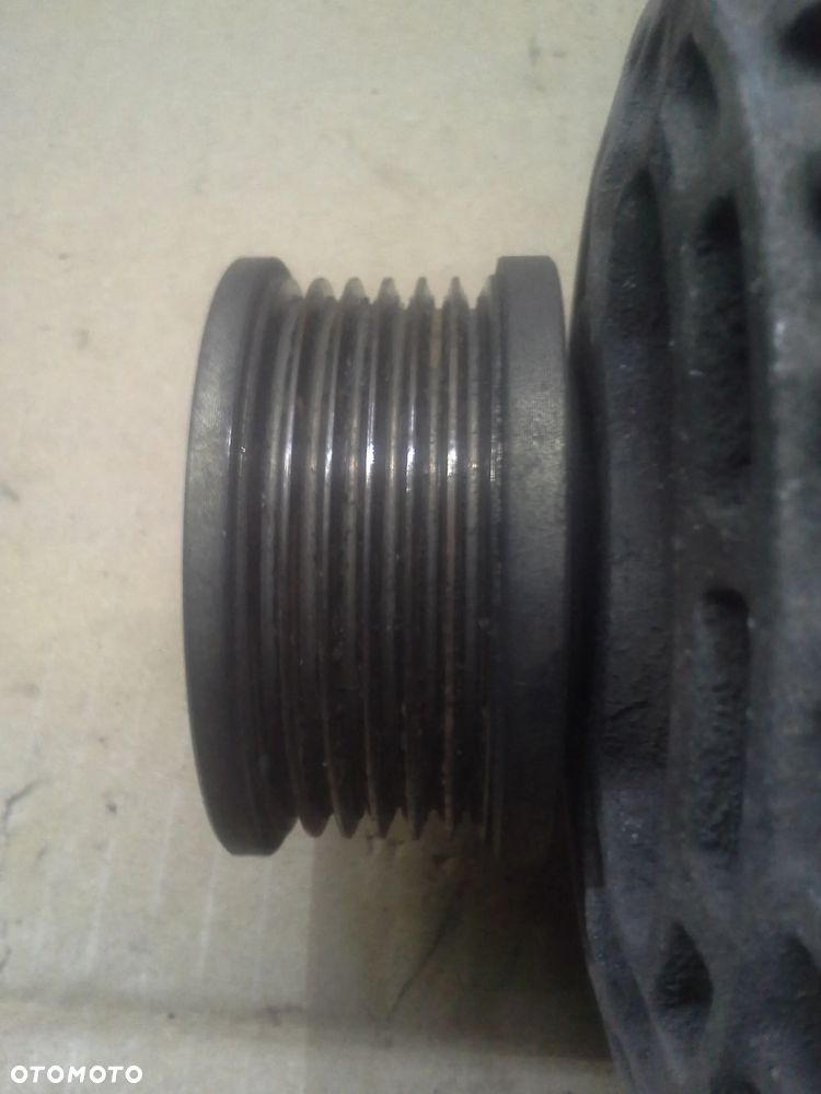 Alternator Opel Zafira B 1.9 CDTi 13153236 - 2