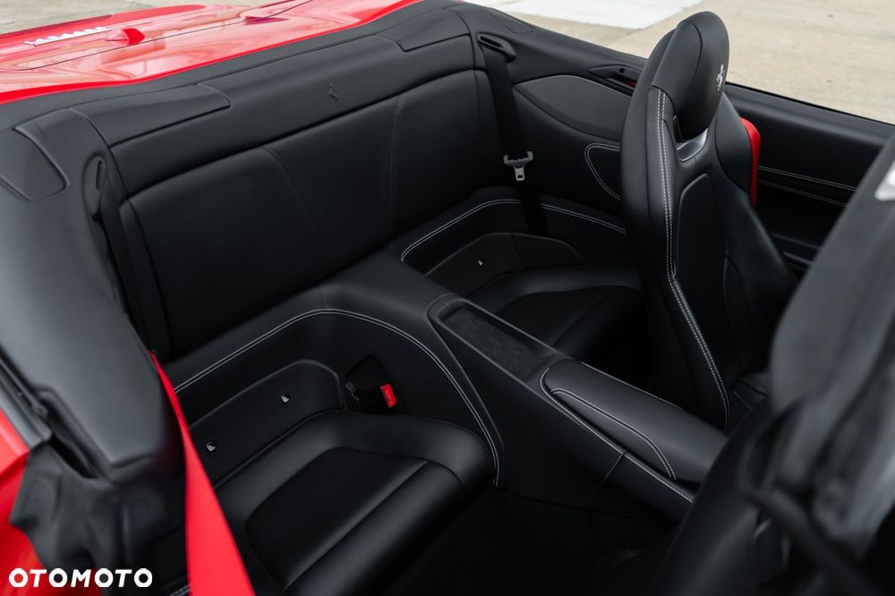 Ferrari Portofino - 16