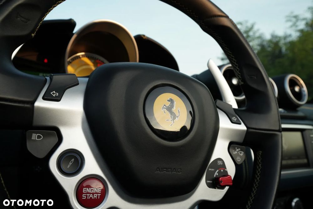 Ferrari California T - 33