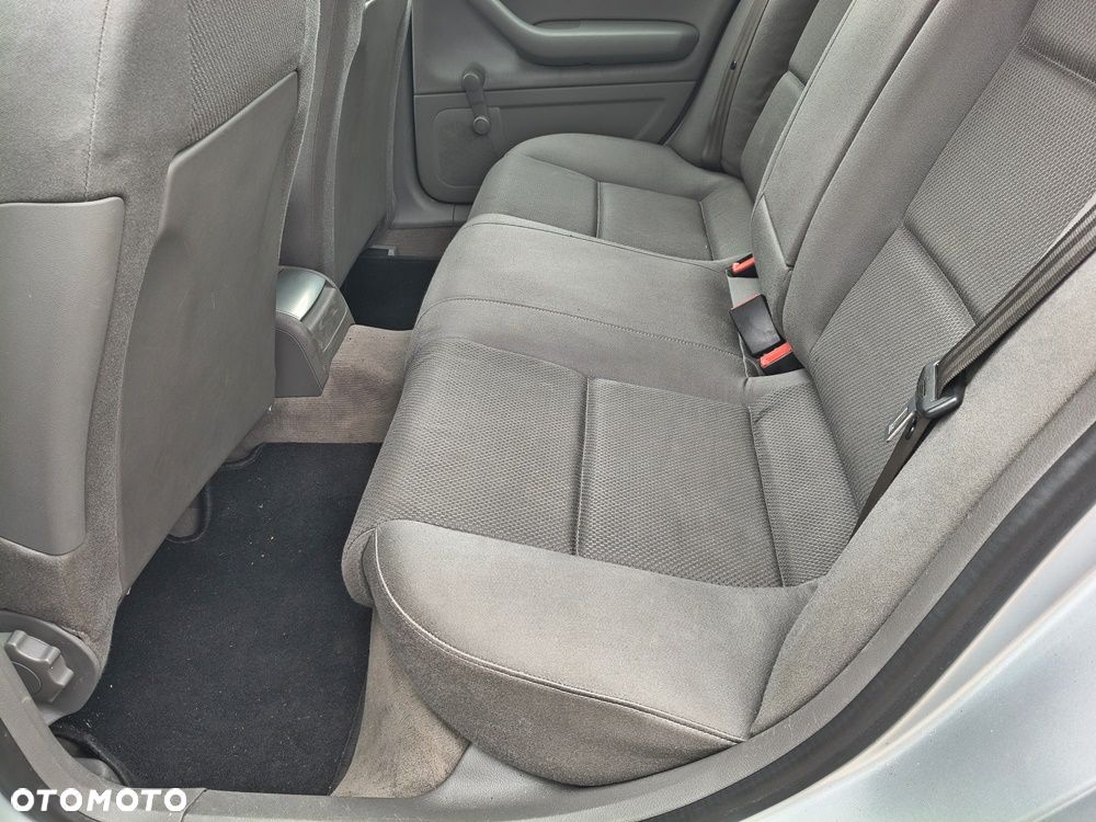 Audi A4 Limousine - 15