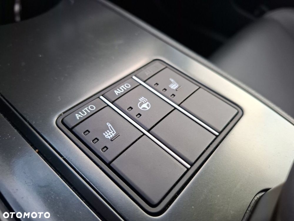 Lexus UX 300h F Sport Design AWD - 27