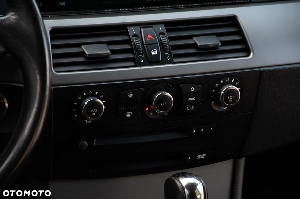 BMW Seria 5 525i Touring - 32