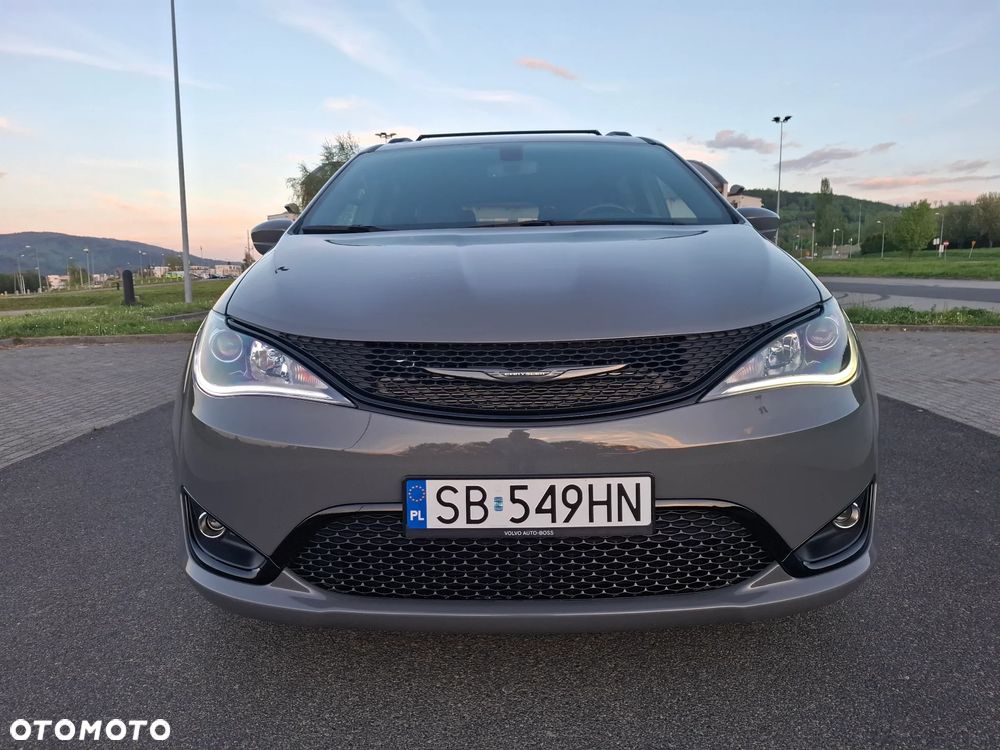 Chrysler Pacifica - 35