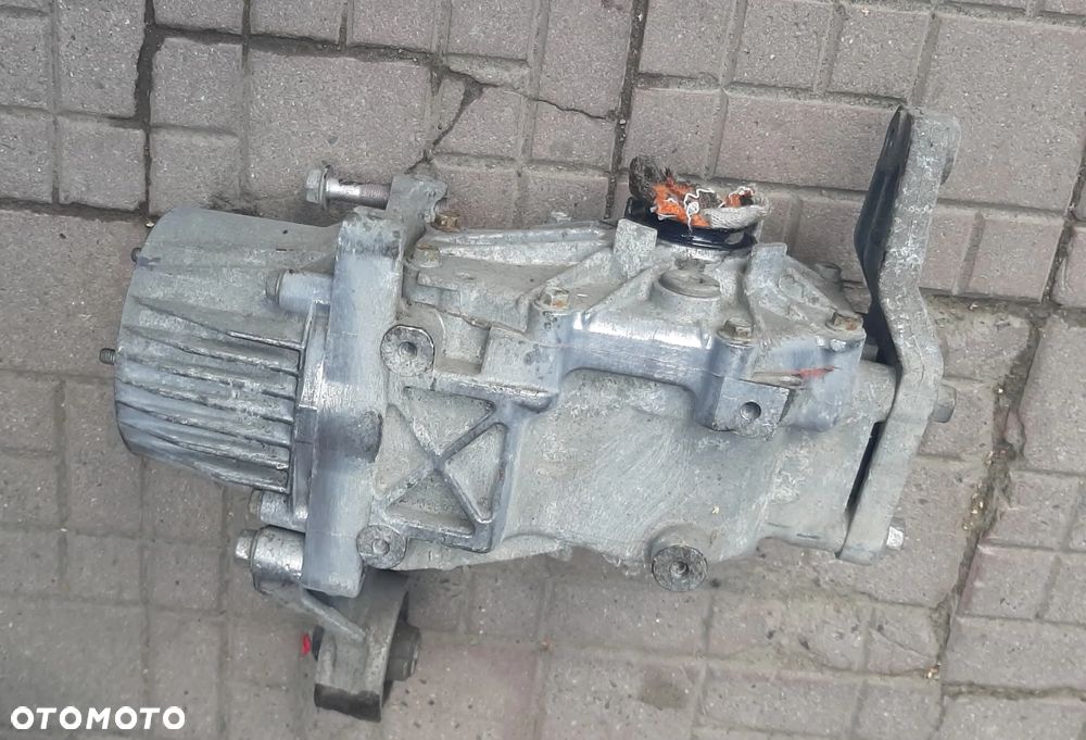 Dyfer tył TOYOTA  RAV4 III 2.2 D4D   07R - 4