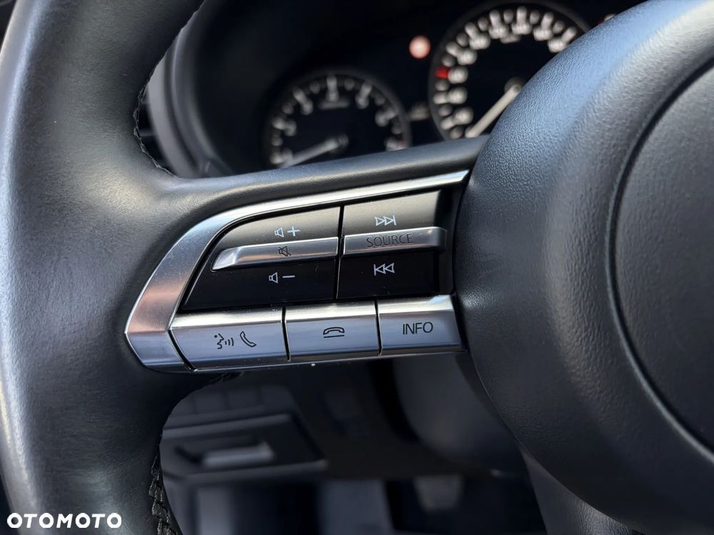 Mazda 3 SKYACTIV-G 2.0 M-Hybrid SELECTION - 24