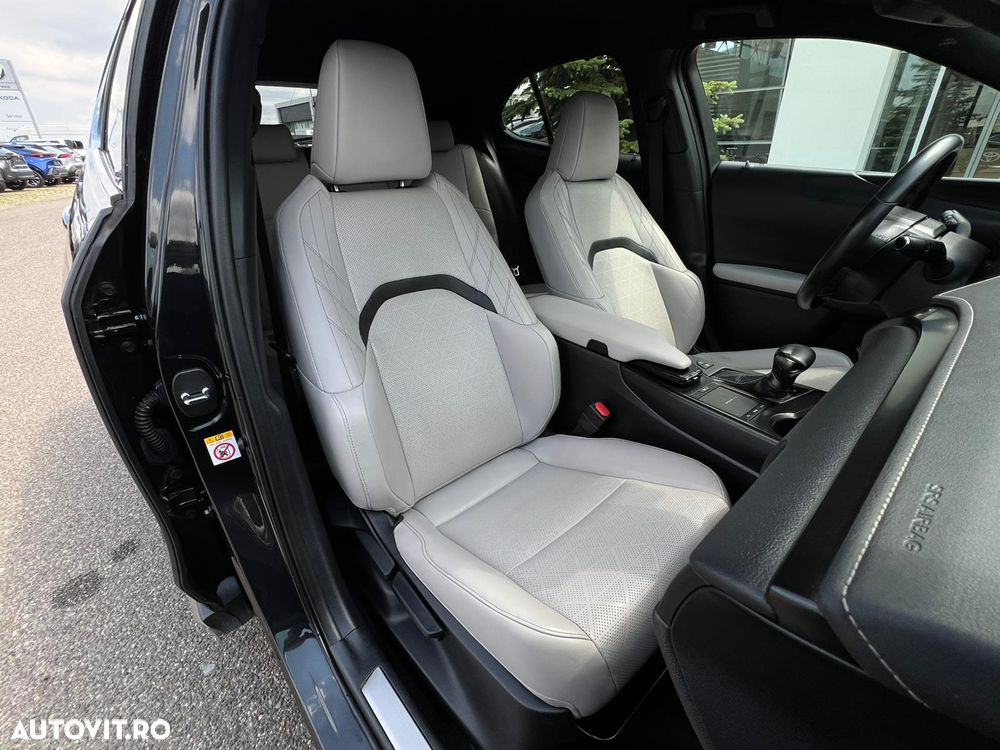 Lexus UX 250h Luxury Line - 13