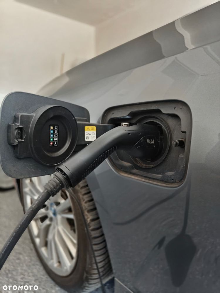 BMW Seria 3 330e M Sport - 27