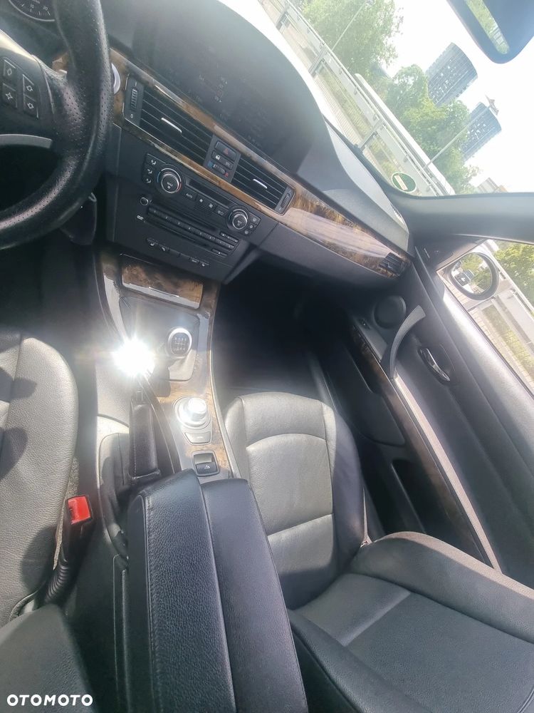 BMW Seria 3 320i - 12