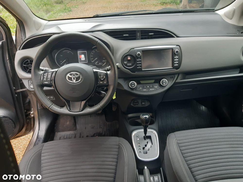 Toyota Yaris Hybrid 100 Premium - 15