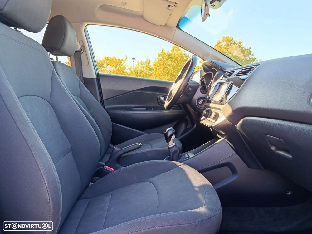 Kia Rio 1.1 CRDi TX ISG - 28