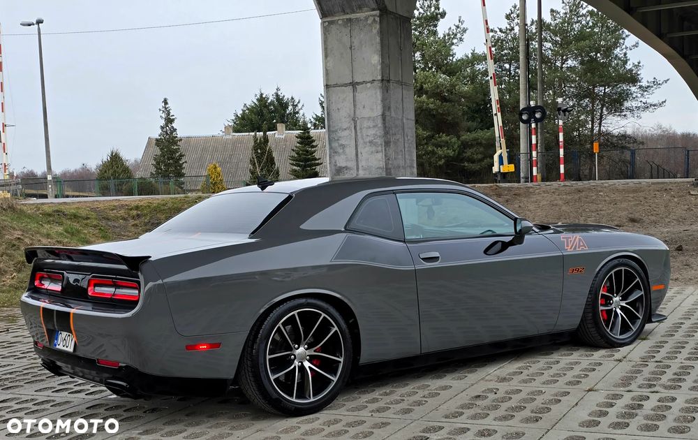 Dodge Challenger - 7