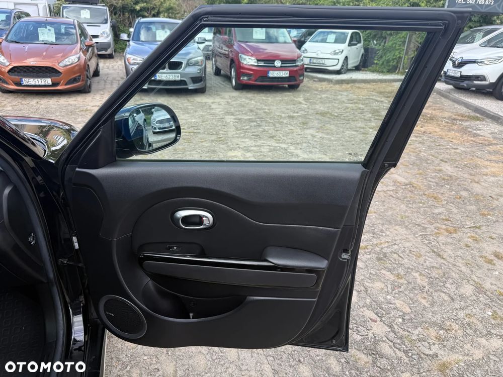 Kia Soul 1.6 CRDI Dream Team Edition - 23