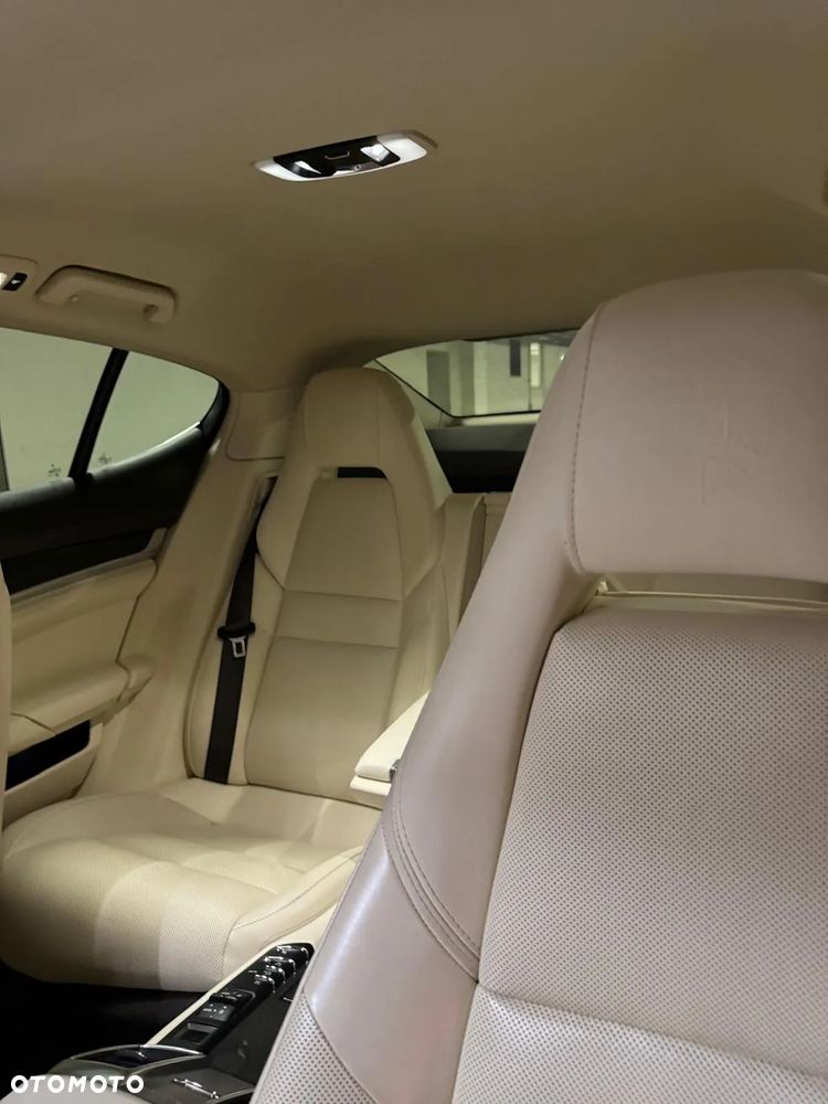 Porsche Panamera 4S - 9