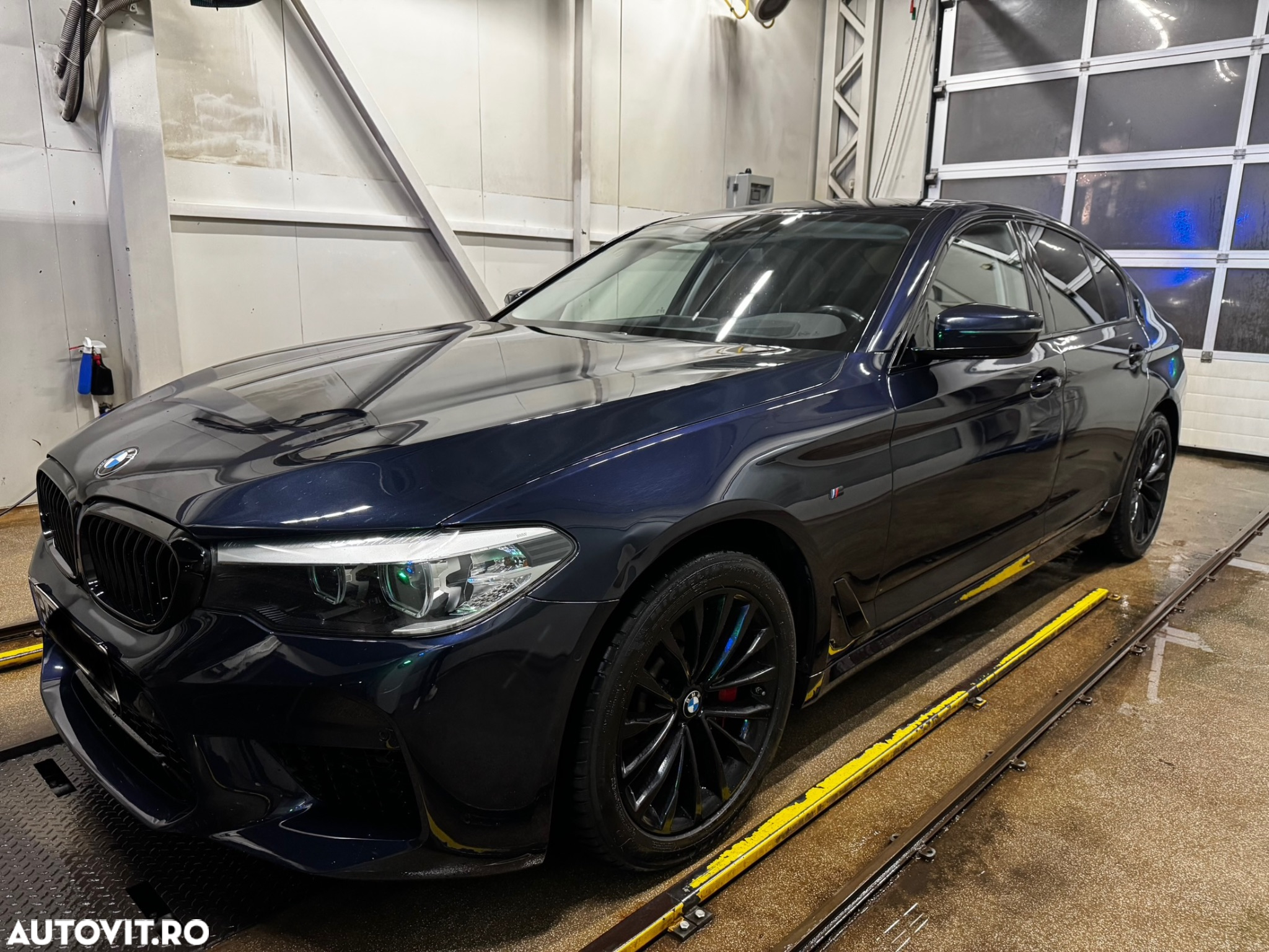 BMW Seria 5 530i Aut. Luxury Line - 29