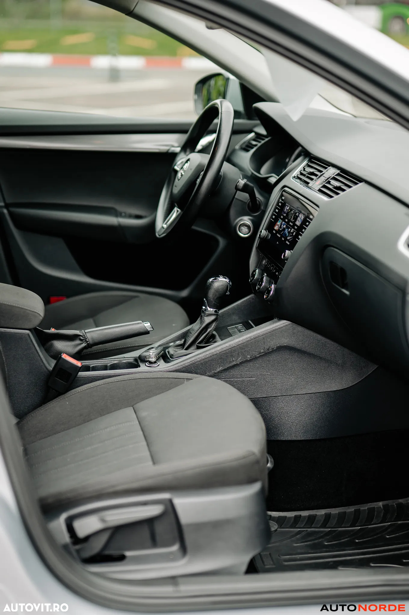 Skoda Octavia Combi Diesel 2.0 TDI DSG Style - 24