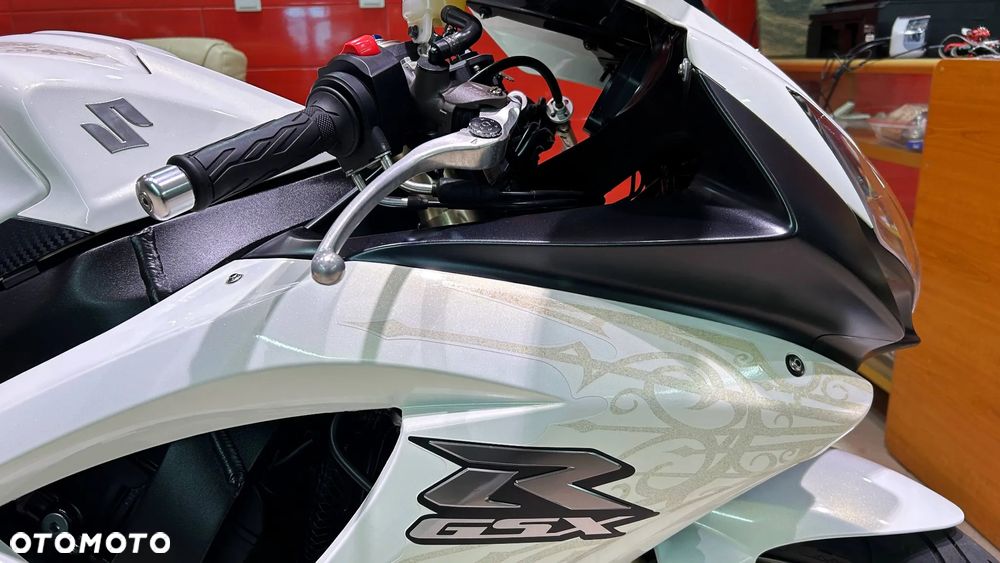 Suzuki GSX-R - 13