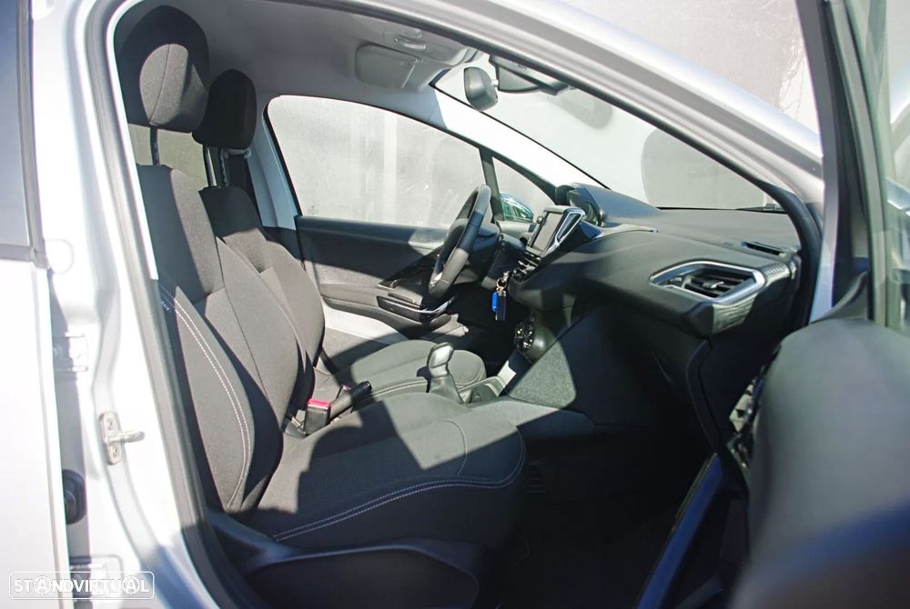 Peugeot 208 1.2 PureTech Style - 16