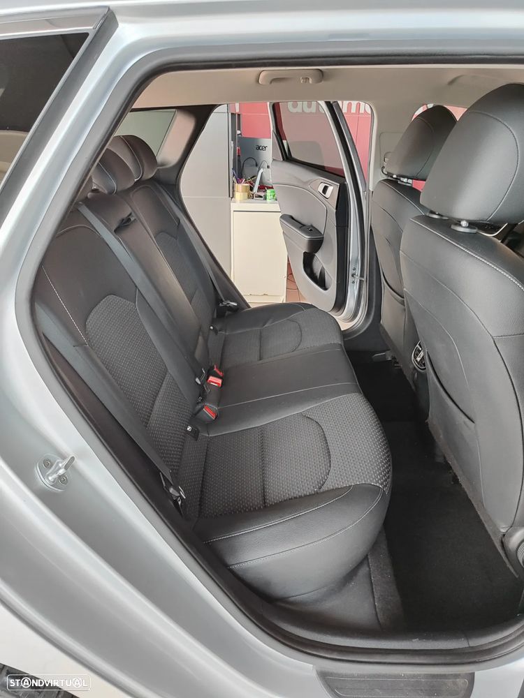 Kia Ceed SW 1.6 CRDi TX+SRF - 17