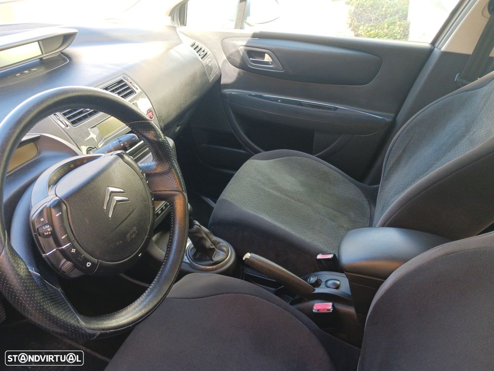 Citroën C4 1.6 HDi 110 Exclusive - 30