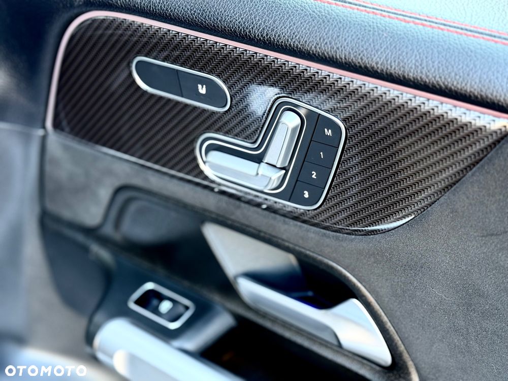 Mercedes-Benz GLB 200 d 8G-DCT AMG Line - 33