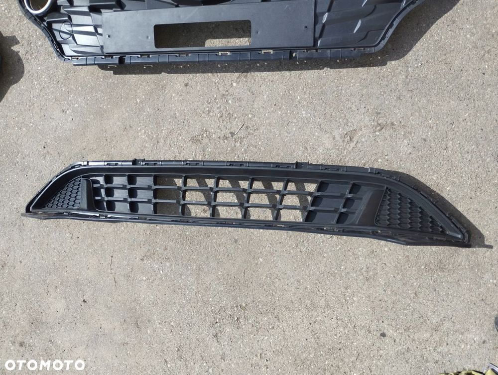 Grill Atrapa kratka prawa lewa Środek Hyundai I10 III 3 - 5