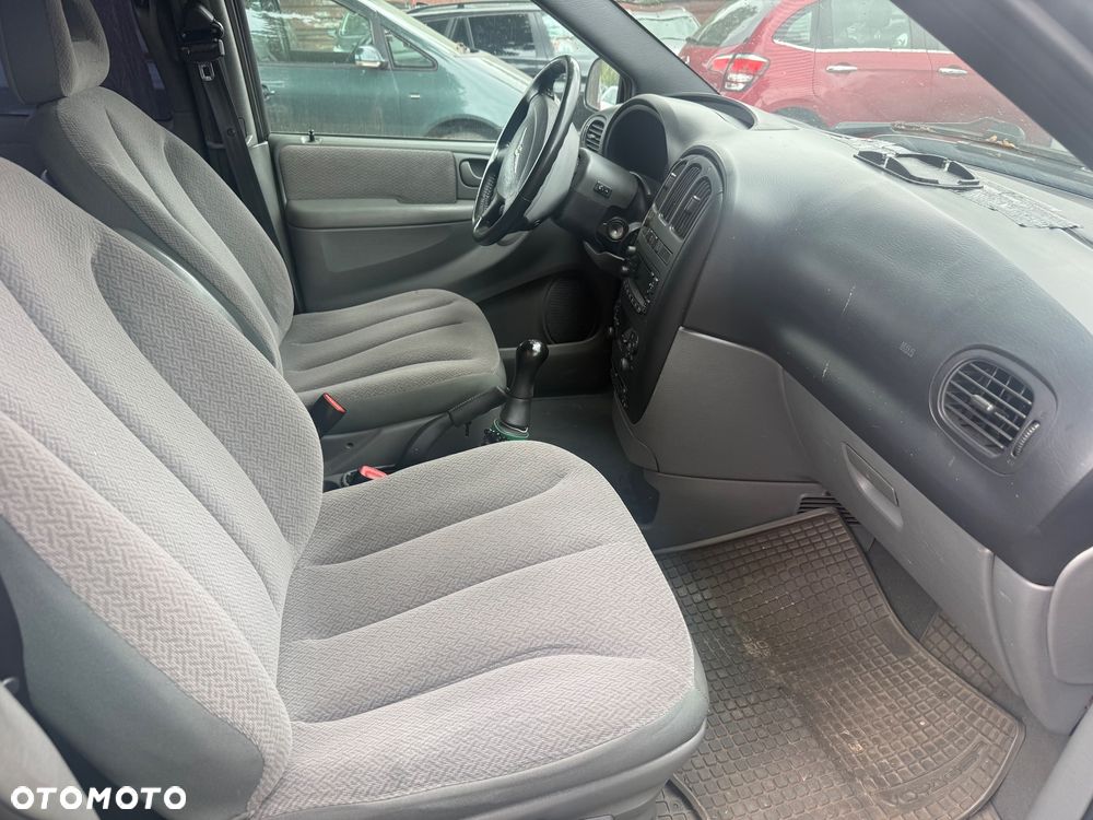 Chrysler Voyager 2.4 SE - 10
