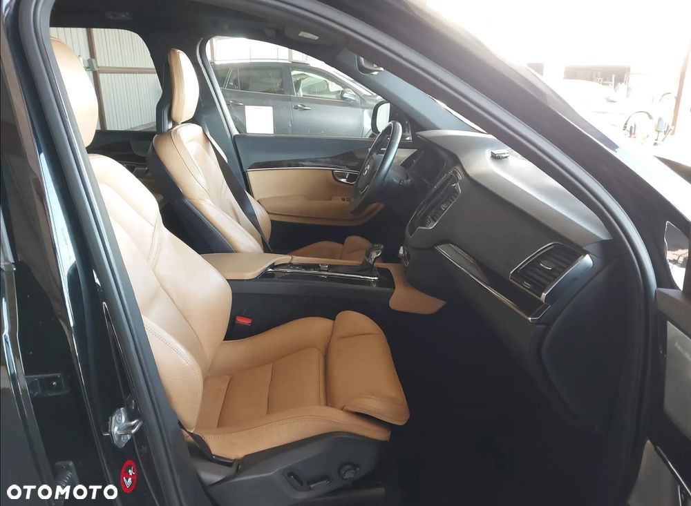 Volvo XC 90 - 9