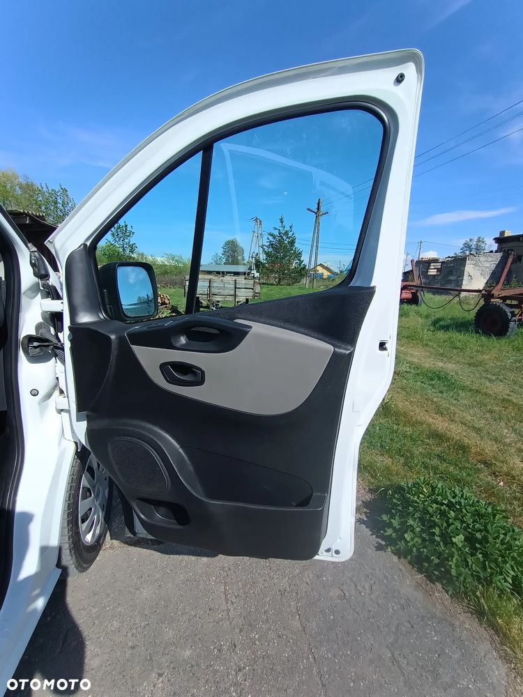 Renault Trafic L2H1 1.6 diesel 145kM 2018rok WEBASTO, CZUJNIKI PARKOWANIA, HAK, NIEWIELKI PRZEBIEG stan BDB, BEZWPADKOWY! - 28