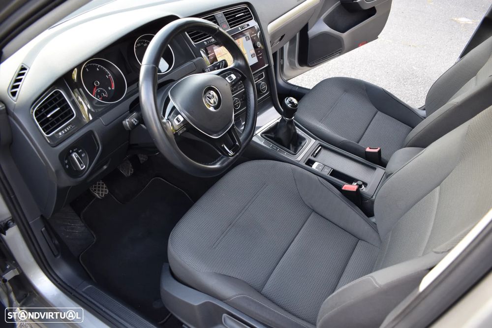 VW Golf Variant 1.6 TDi Confortline - 17