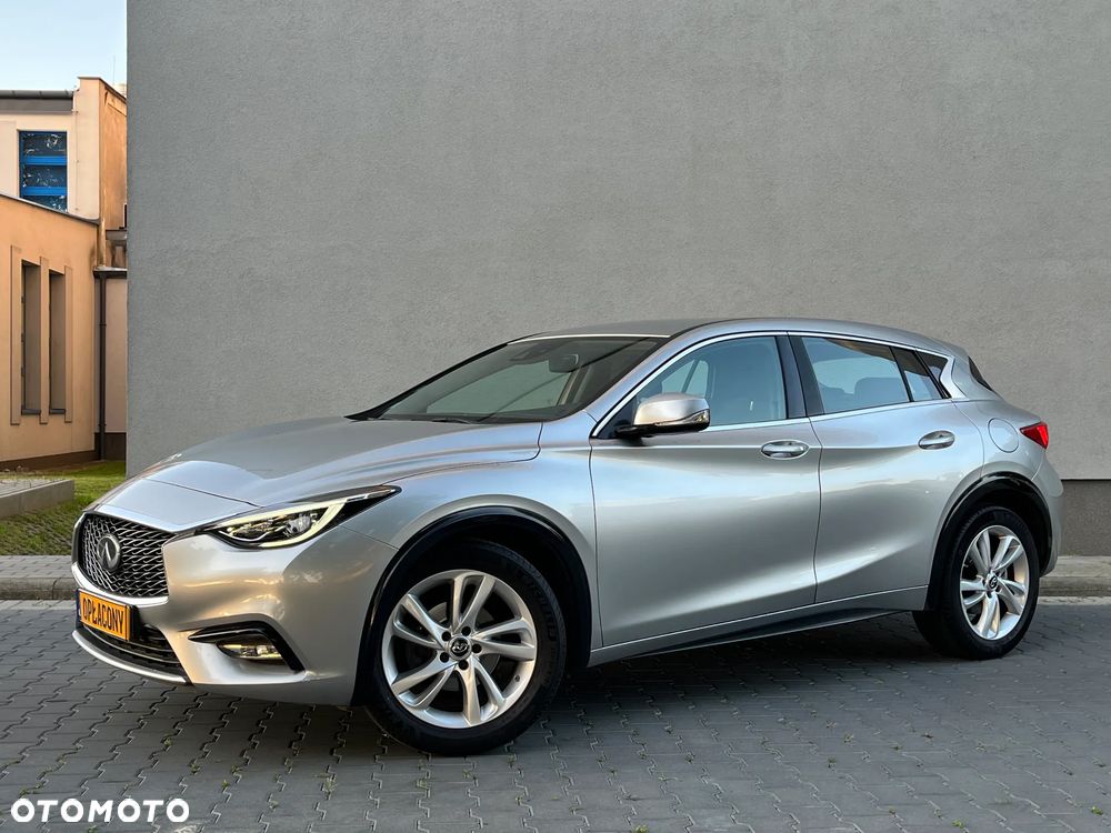Infiniti Q30 - 18