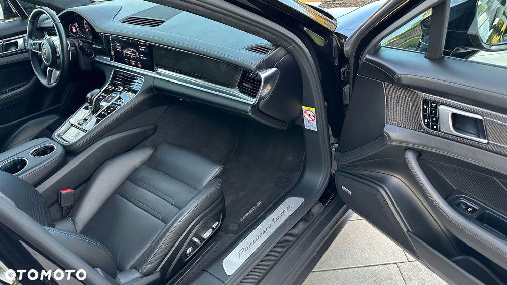 Porsche Panamera Turbo Sport Turismo - 11