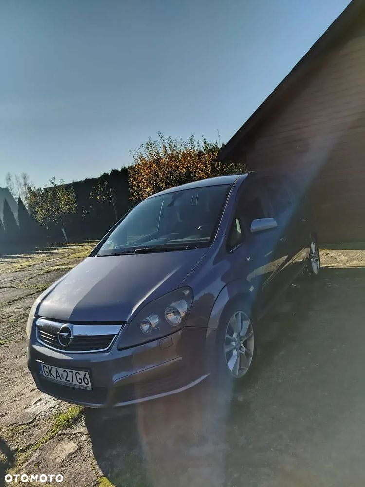 Opel Zafira 1.9 CDTI Automatik Cosmo - 1