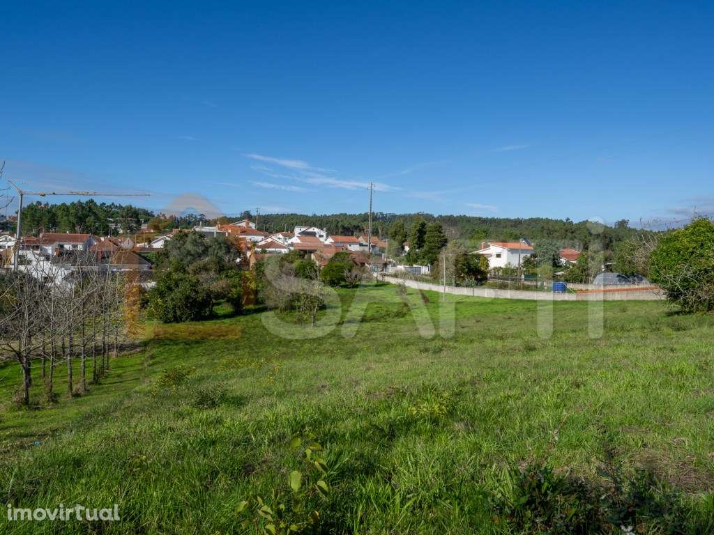 Prédio urbano com moradia para reconstrução, implantado num terreno... - Grande imagem: 5/21