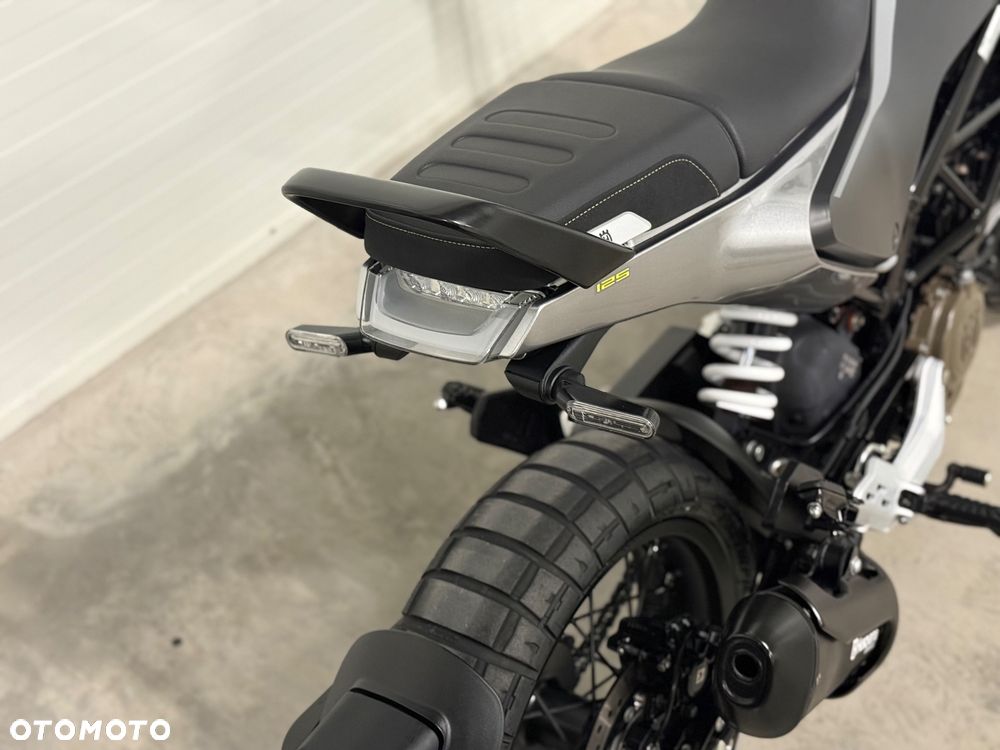 Husqvarna Svartpilen - 19