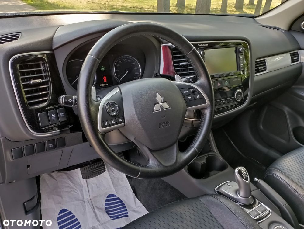 Mitsubishi Outlander 2.0 4WD Top - 21