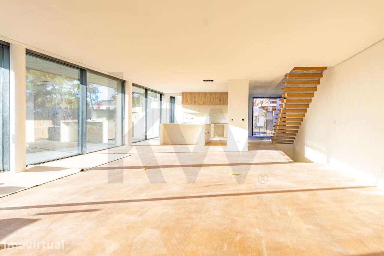 Moradia nova, luxo contemporâneo em Cascais, Birre, junto a campos de - Grande imagem: 3/34