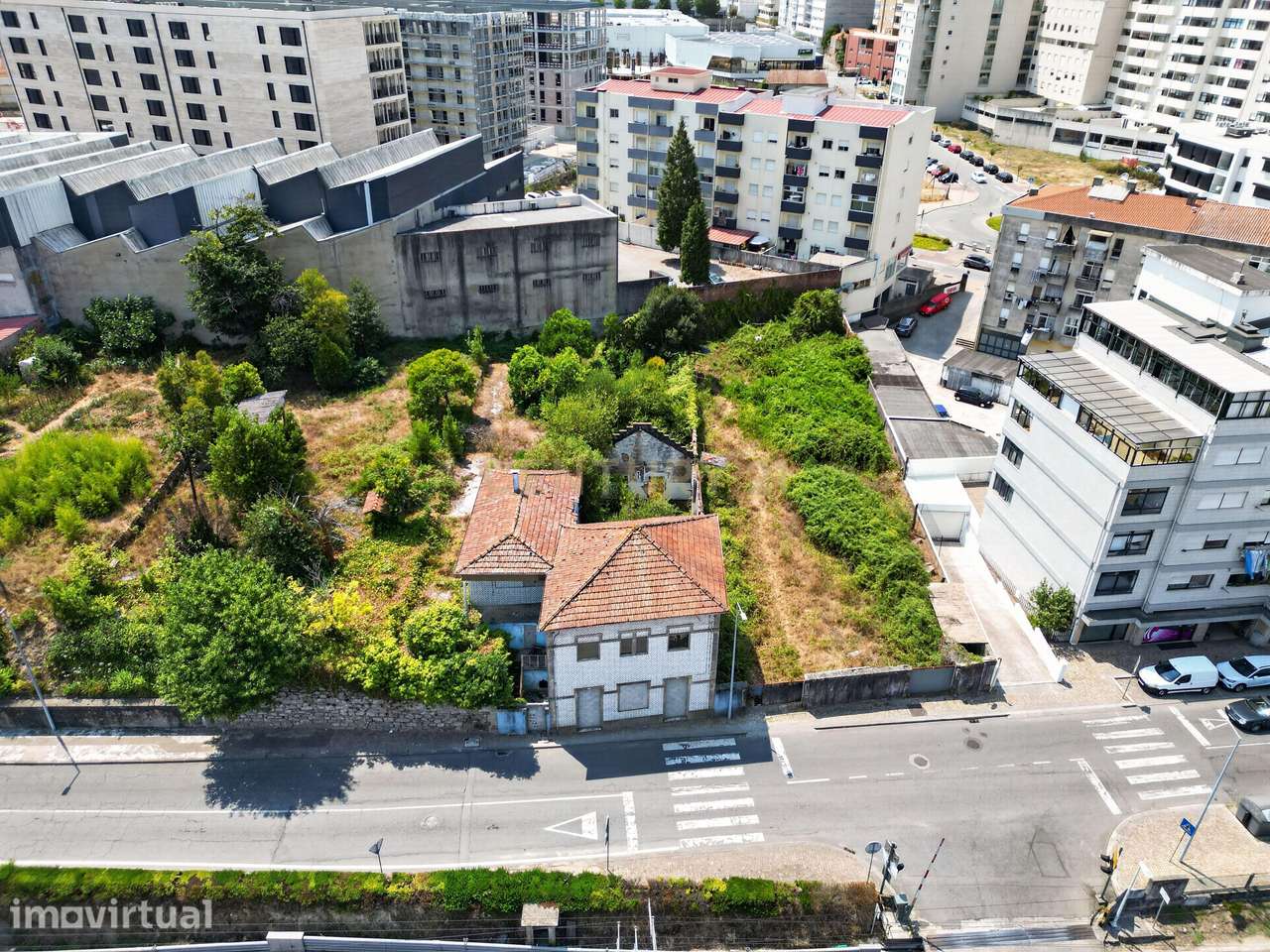 Moradia com terreno para construção em altura em Arcozelo, Barcelos - Grande imagem: 4/19