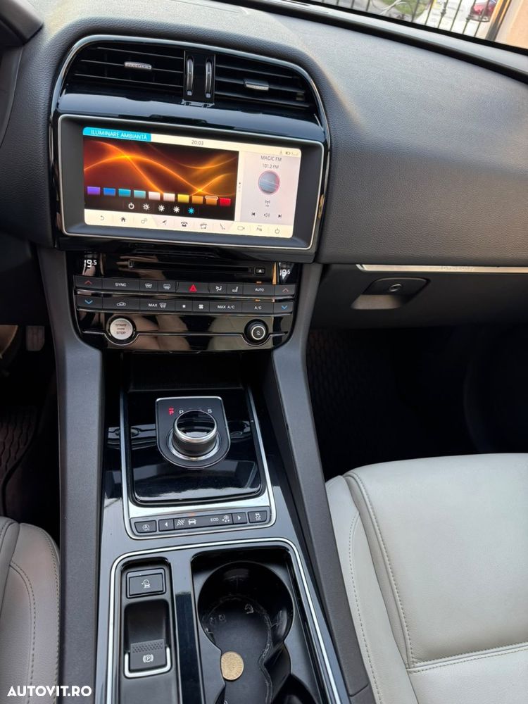 Jaguar F-Pace 25d AWD Prestige - 21