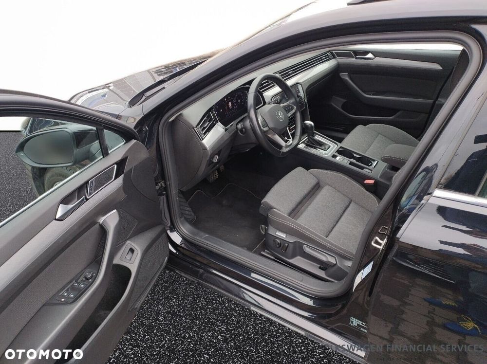 Volkswagen Passat - 11