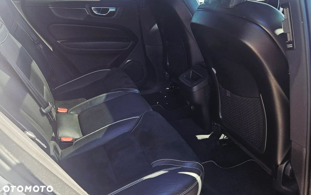 Volvo XC 60 D4 R-Design - 19