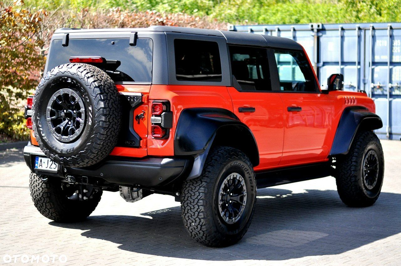 Ford Bronco - 1