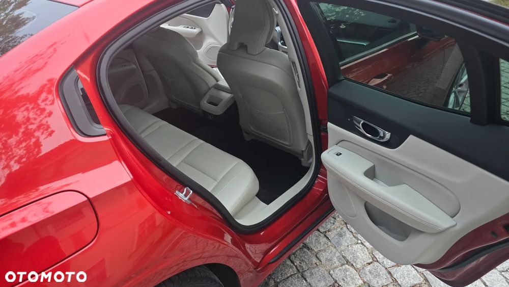 Volvo S60 T5 Momentum Pro - 11