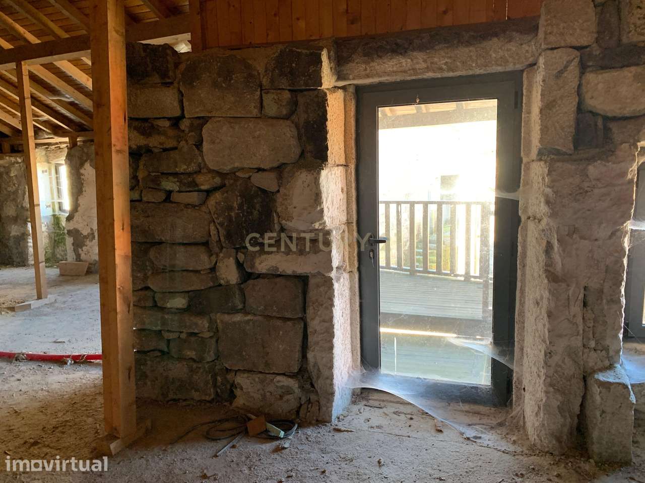 Duas Casas em pedra na zona Gerês em fase final de acabamentos - Grande imagem: 5/32