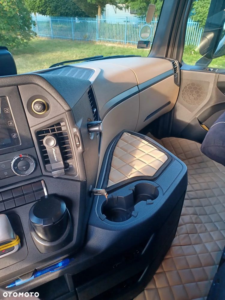 Mercedes-Benz ACTROS - 8